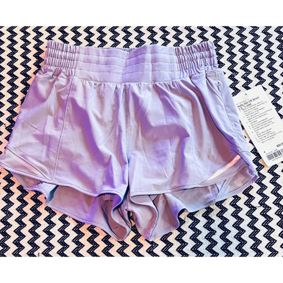 NEW Lululemon Hotty Hot HR Short 2.5” Size 4 💜 Lilac Smoke (LISM)